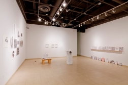 Entretisser (vue de l'exposition). 2018. Centre des arts et de la culture, Saguenay. Photo: Gabriel Fortin.